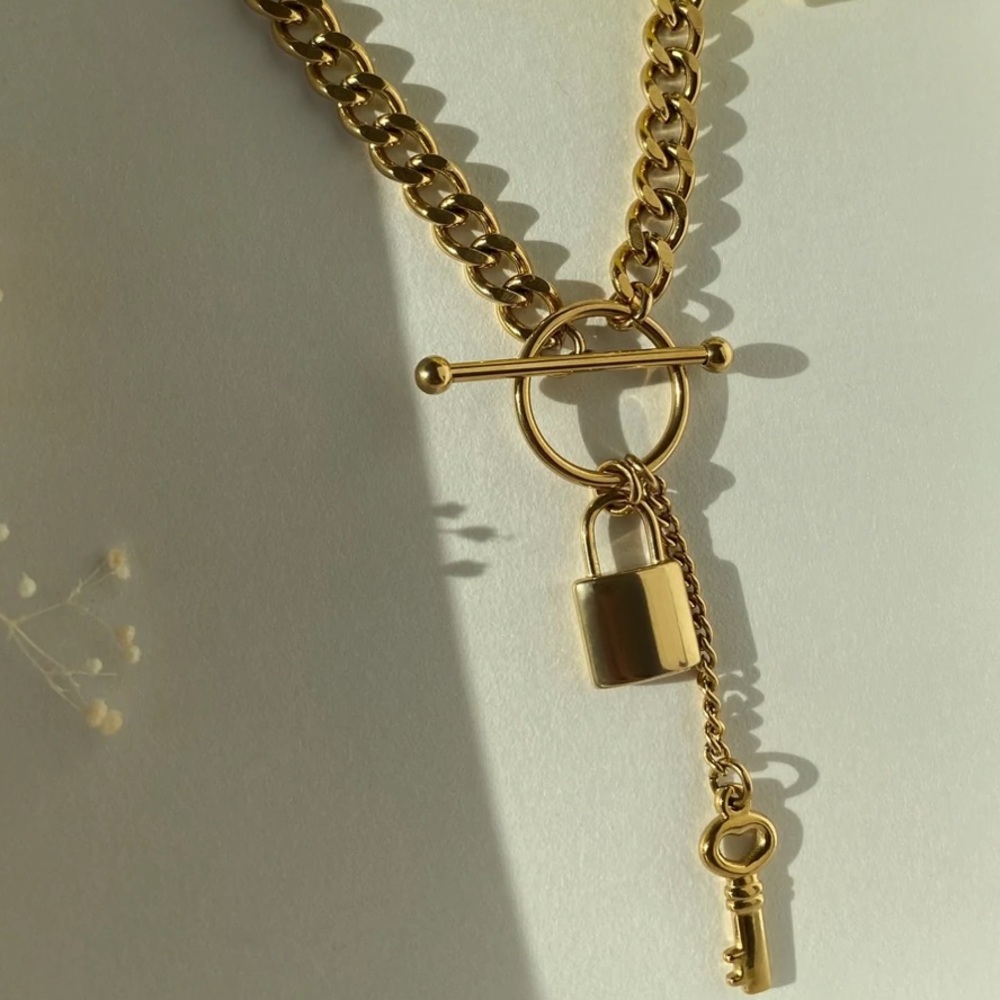 Lock pendant necklace - Picture 2 of 3